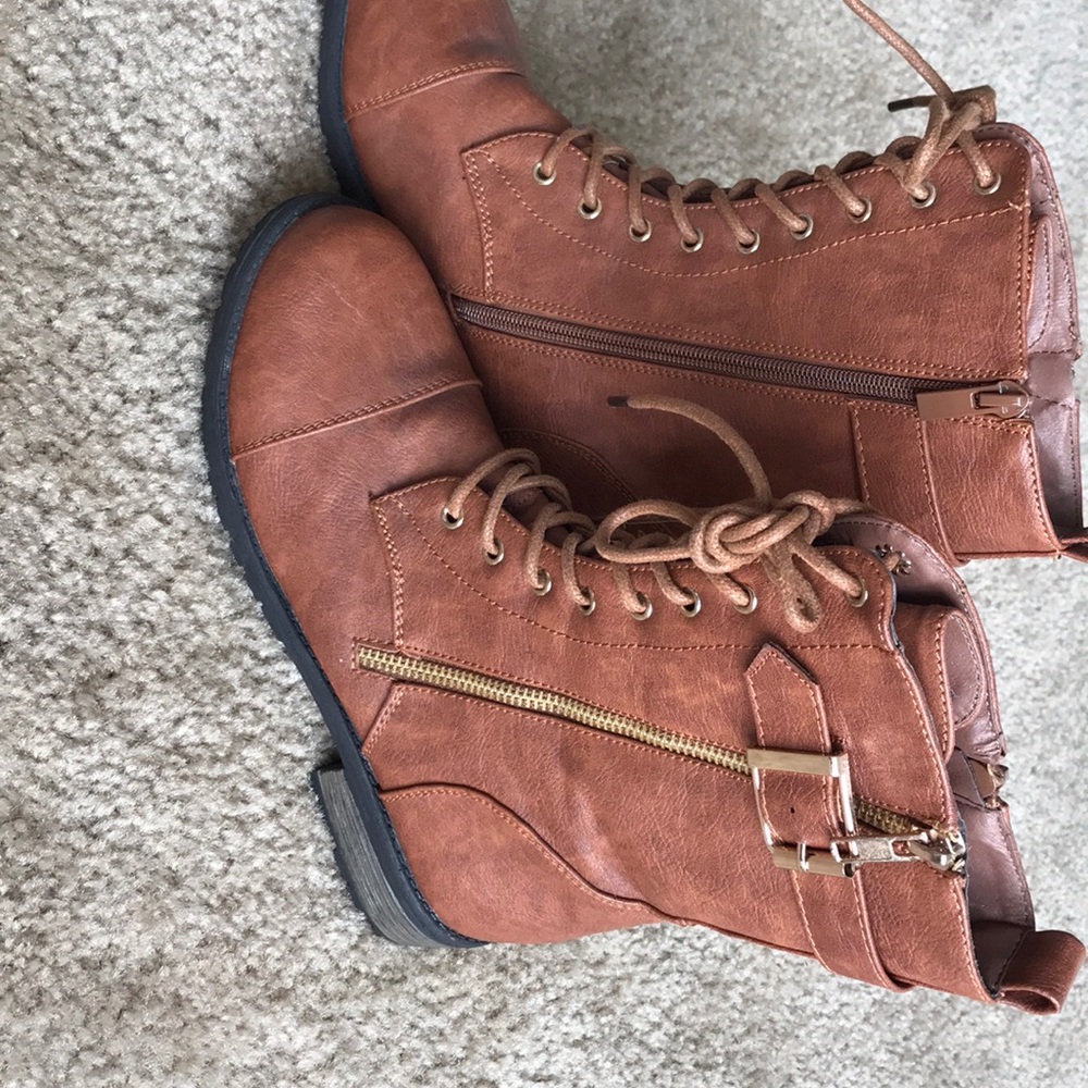 Sz 7 1/2 brown combat boots